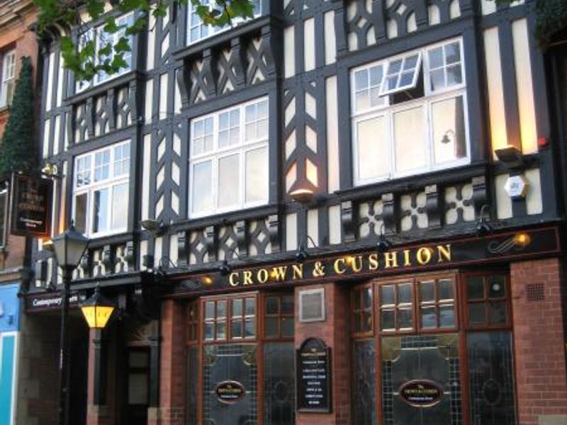 crown & cushion. Published on 29-10-2013