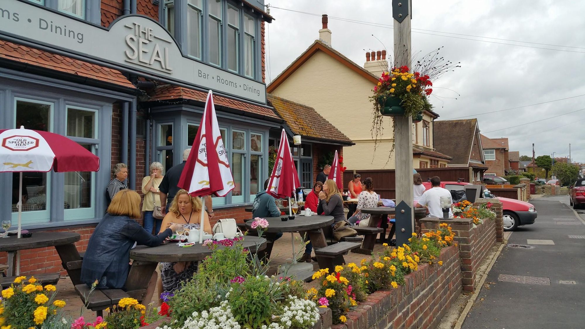 (Pub, External, Garden, Sign, Customers). Published on 09-01-2018