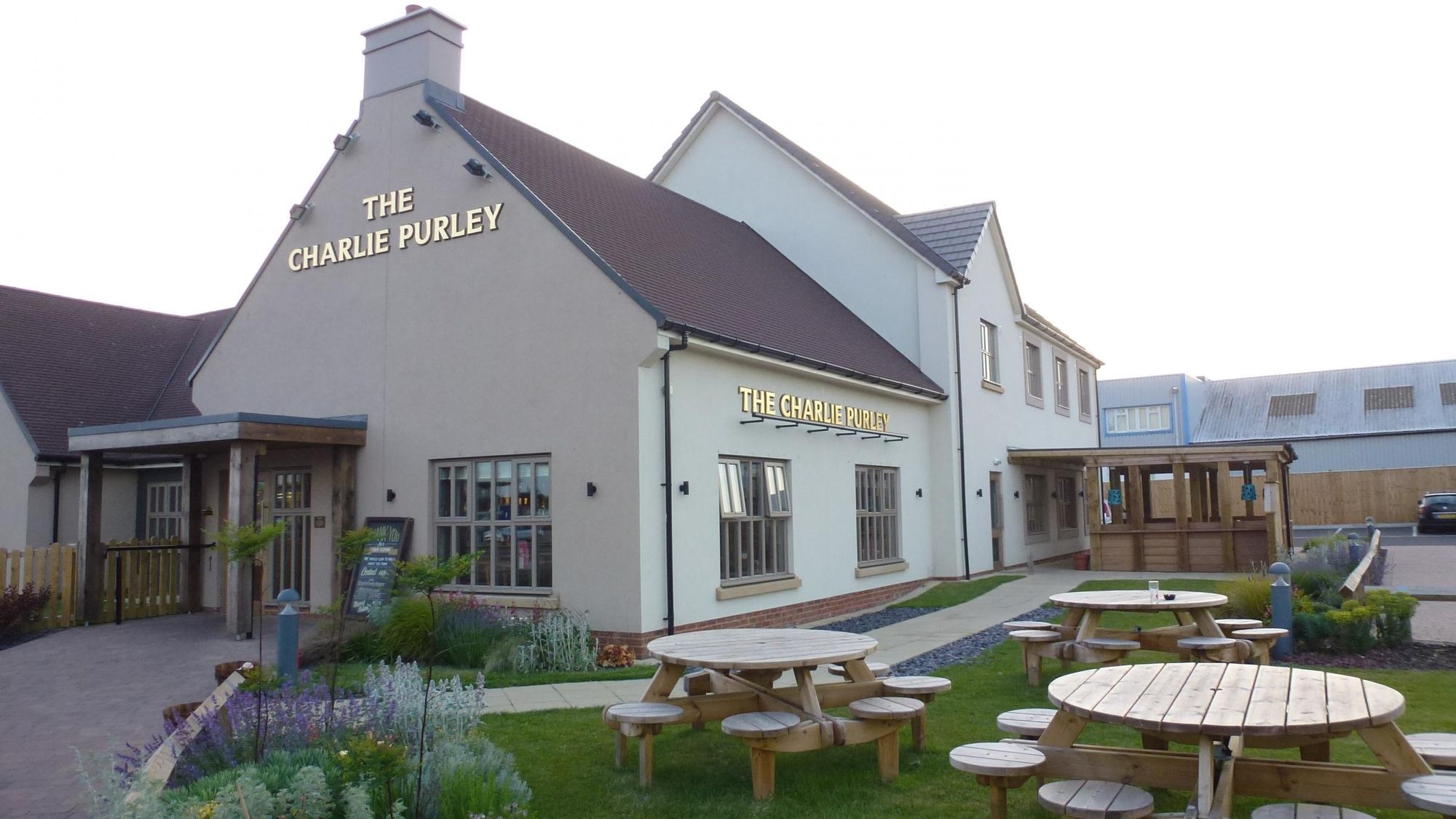 (Pub, External, Garden, Sign, Key). Published on 06-06-2018