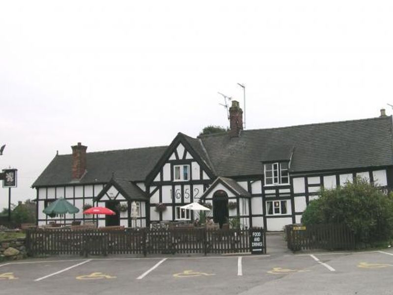 White Lion, Weston, Crewe.. (Pub, External). Published on 15-11-2013