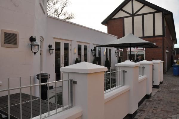 New extension and smoking area. (External). Published on 17-12-2013