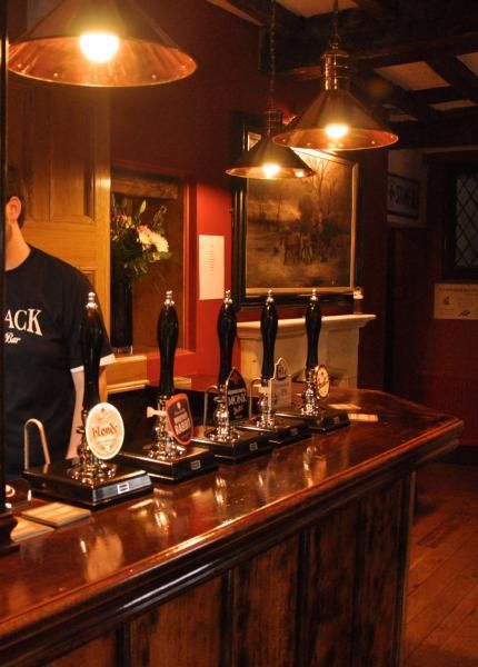 Bar handpumps. (Bar). Published on 12-08-2014
