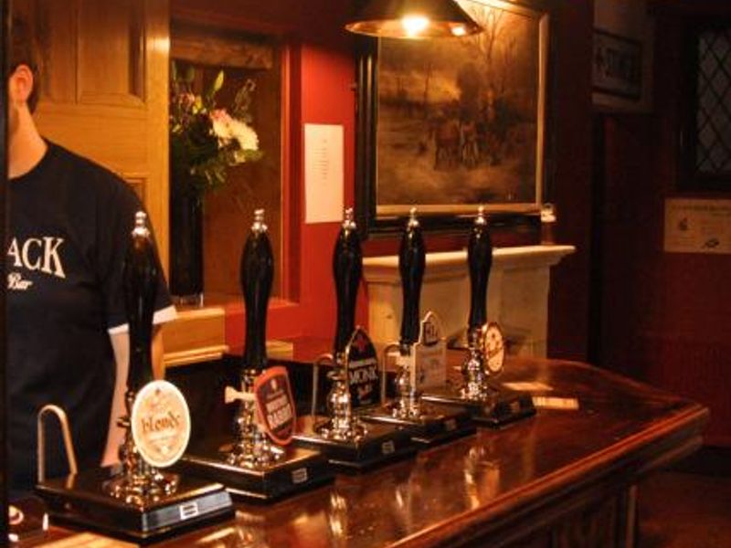Bar handpumps. (Bar). Published on 12-08-2014 