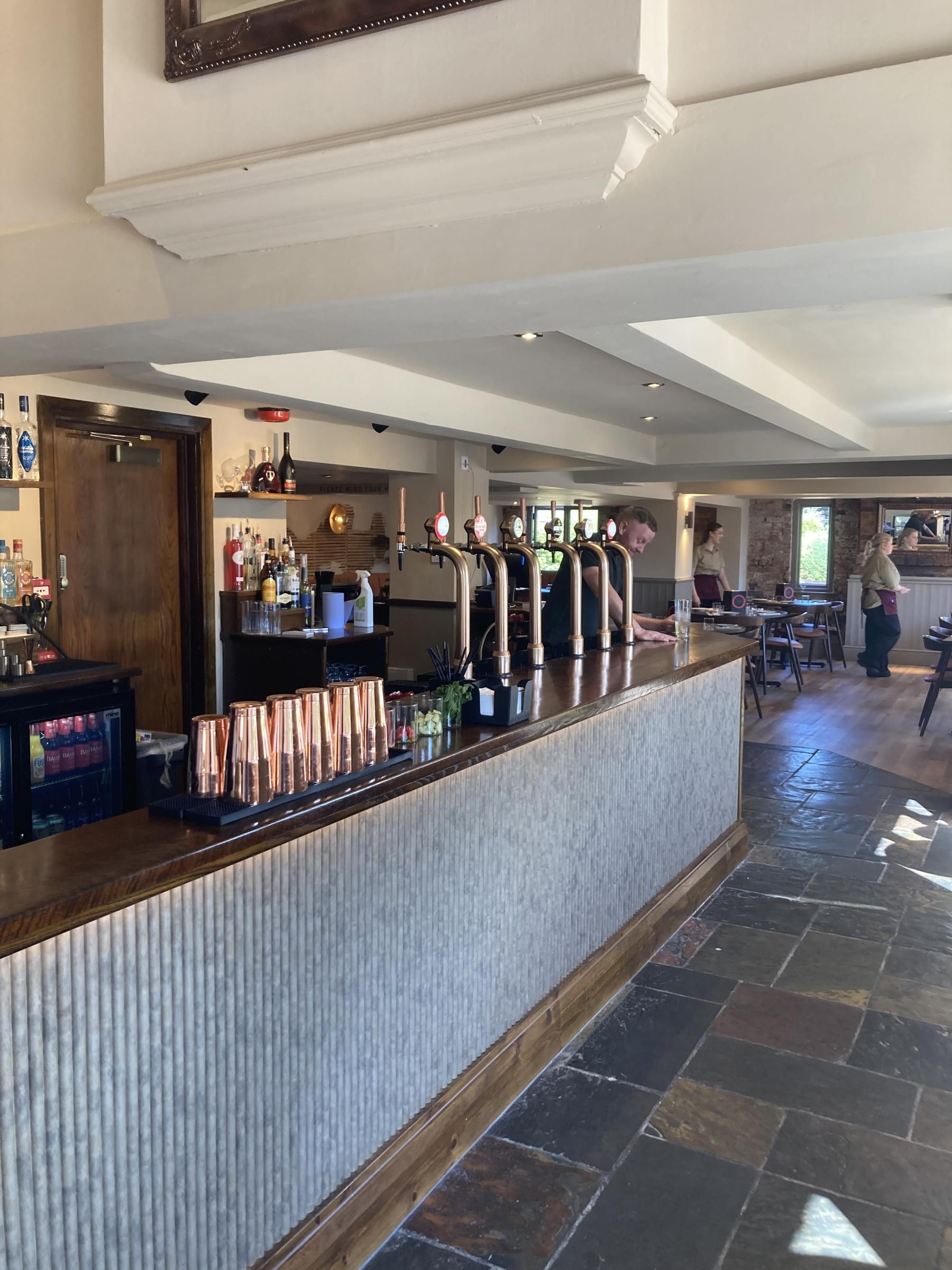 .. (Bar). Published on 12-08-2026