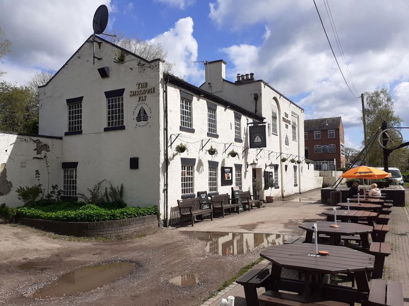 View from towpath. (Pub, External). Published on 04-05-2024