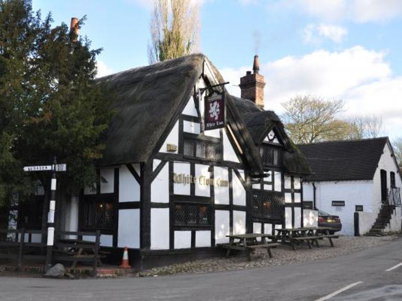 White Lion prior to fire of 2013. (External). Published on 31-03-2015