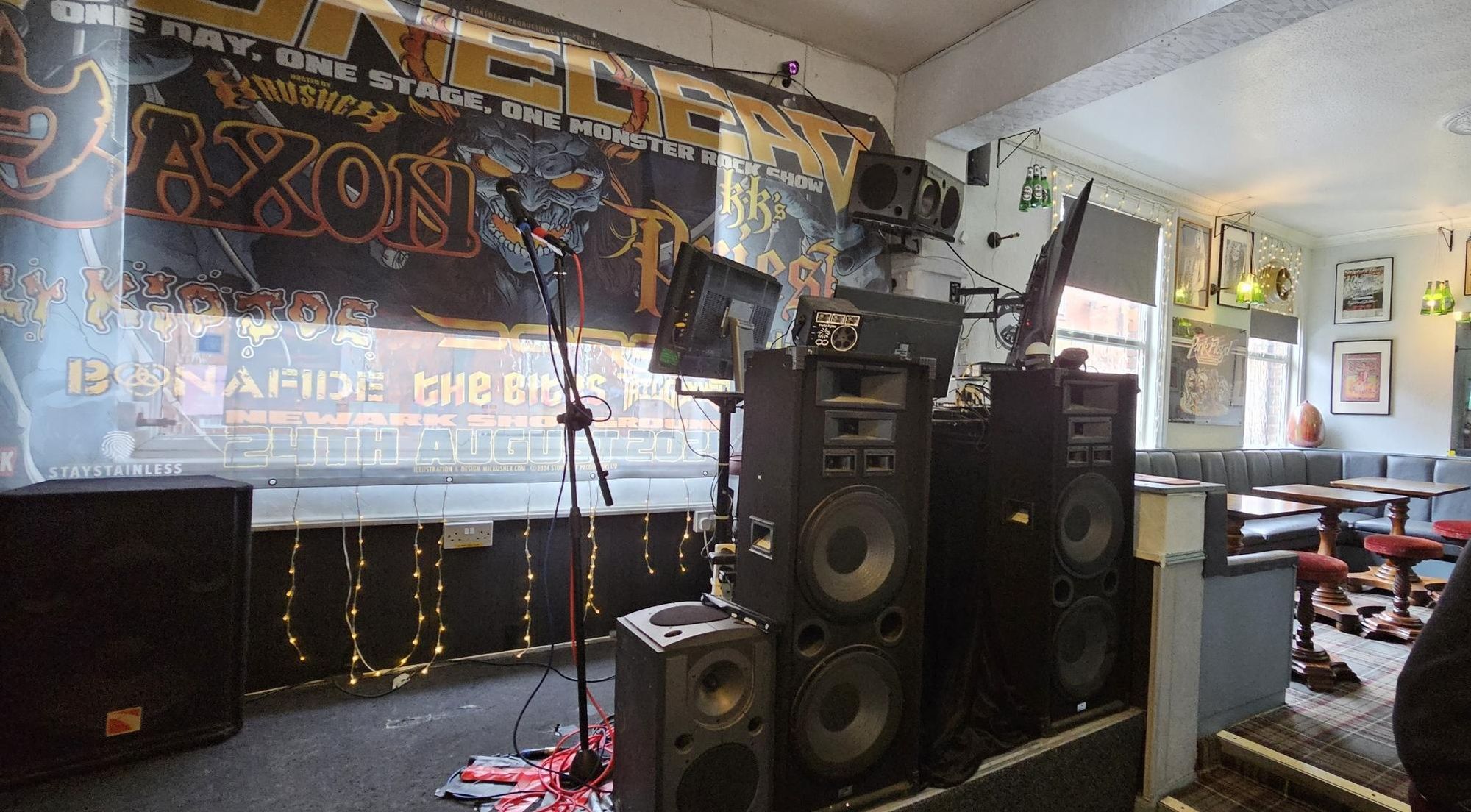 Stage and DJ. Published on 24-02-2025