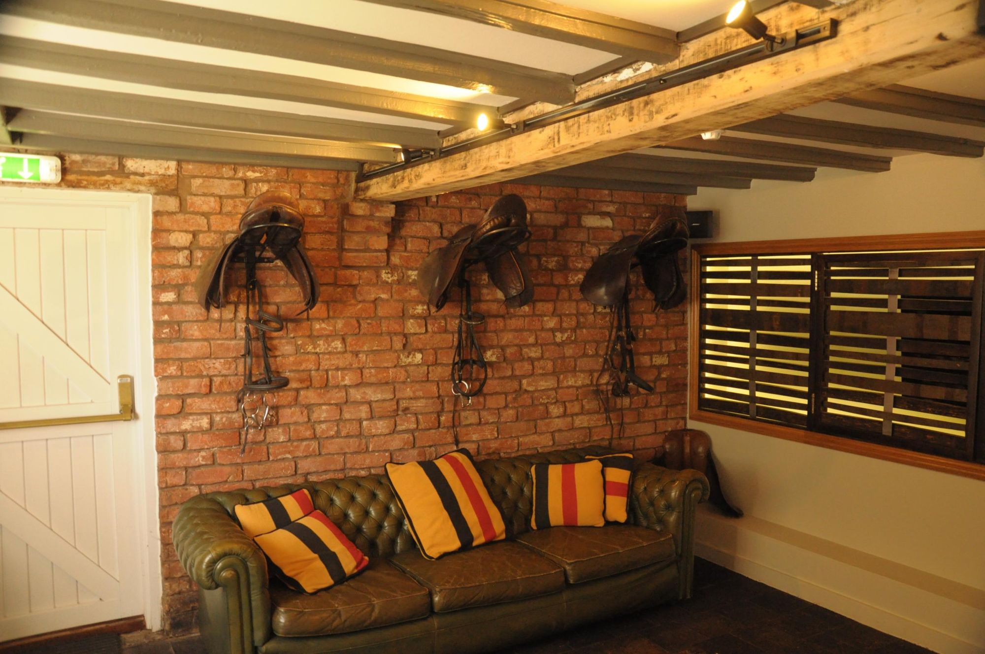 Area to left of Bar. (Bar). Published on 12-05-2019