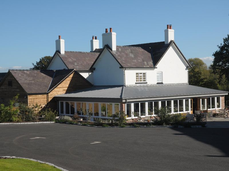 Pub viewed from Car park. (Pub, External). Published on 20-10-2018