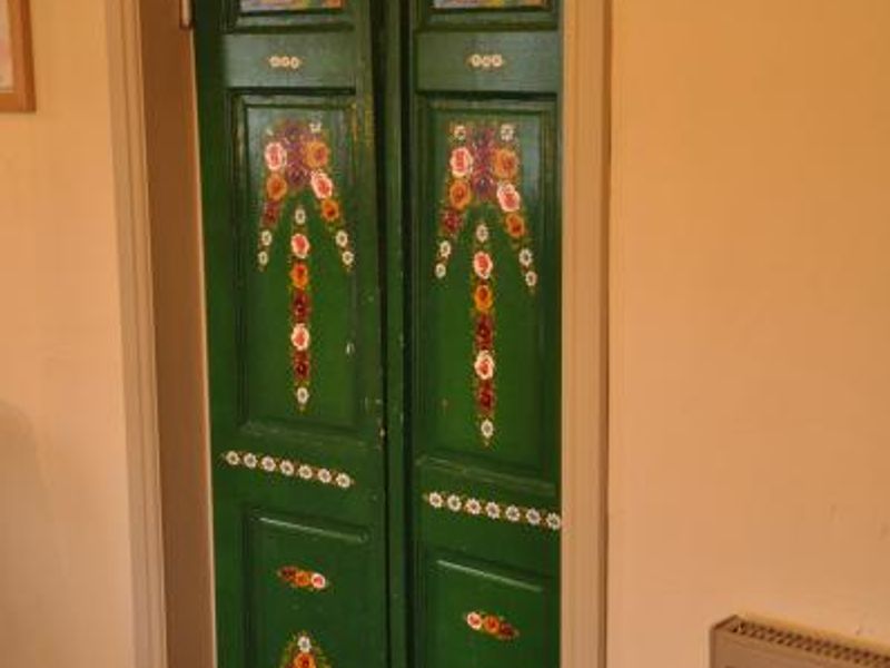 Entry doors from rear exit. (Bar). Published on 09-02-2015