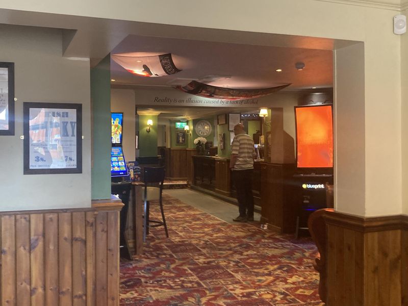 (Pub, Bar, Key). Published on 24-09-2025 