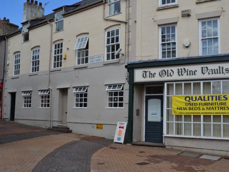 Wine Vaults, Holywell. (Pub). Published on 26-07-2013 