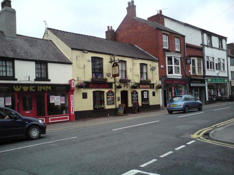 Red Lion pre-2013 as a Burtonwood pub. (Pub, External). Published on 30-05-2013