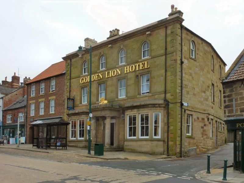 Golden Lion at Loftus. (Pub, External). Published on 01-01-1970