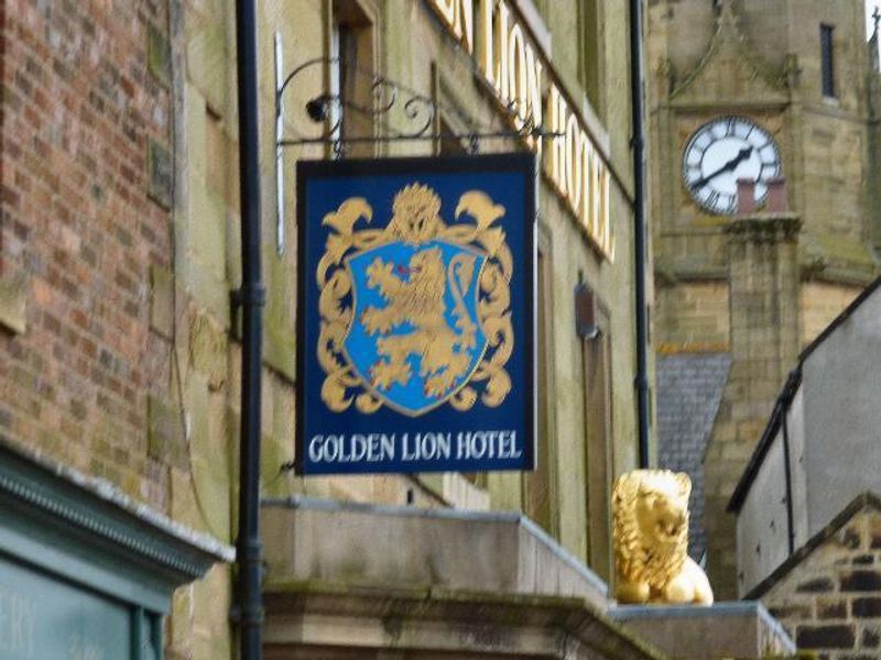Golden Lion Hotel Loftus. (Sign, Key). Published on 01-01-1970
