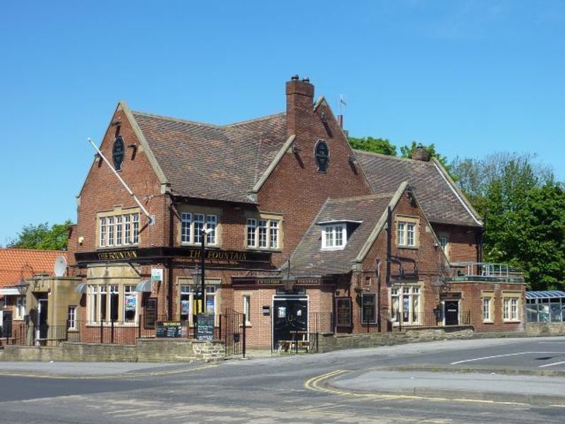 Fountain Hotel at Ormesby. (Pub, External, Key). Published on 01-01-1970