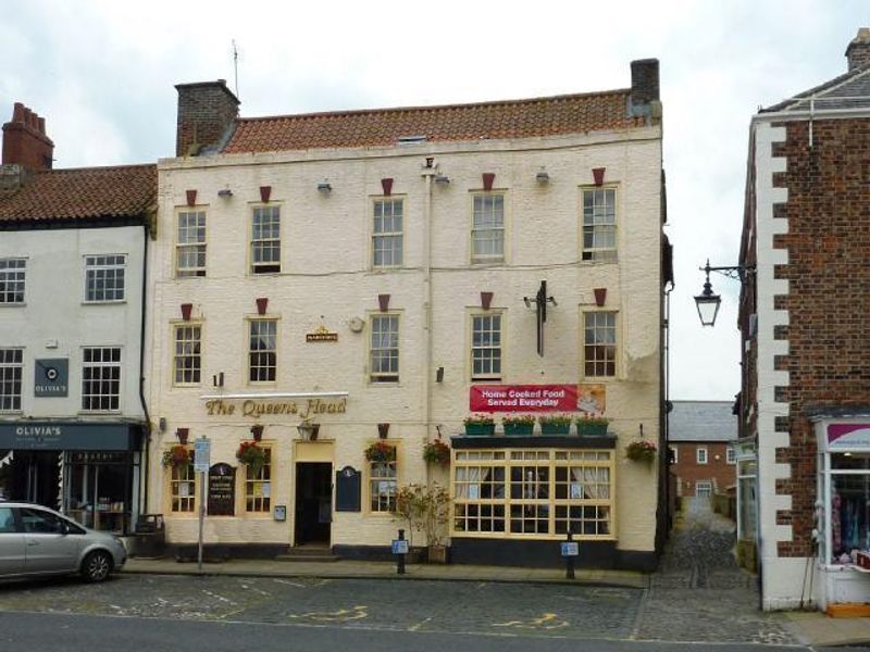 Queens Head at Stokesley. (Pub, External). Published on 01-01-1970 