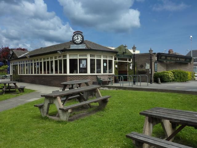 Yellow Rose at Linthorpe. (Pub, External, Key). Published on 01-01-1970