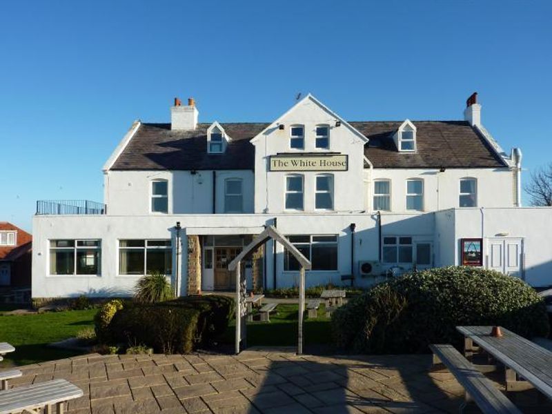 White House Hotel at Whitby. (Pub, External, Key). Published on 01-01-1970