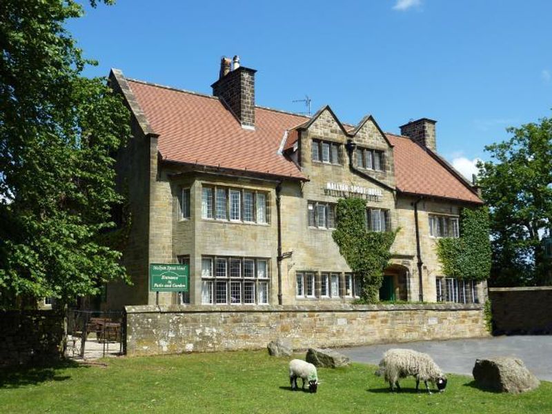 Mallyan Spout Hotel. (Pub, External, Key). Published on 01-01-1970