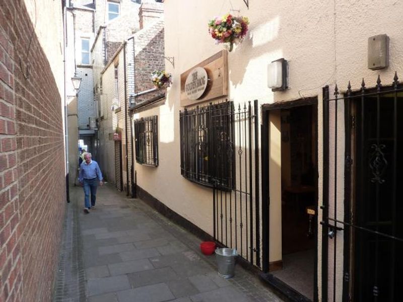 Golden Smog at Stockton-on-Tees. (Pub, External). Published on 01-01-1970 