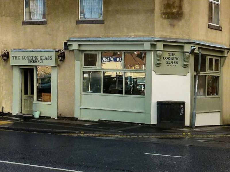 Looking Glass. (Pub, External). Published on 01-01-1970