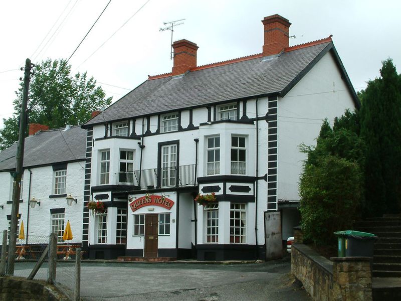 Queens Hotel - Cefn Mawr. (Pub, External). Published on 10-01-2013 