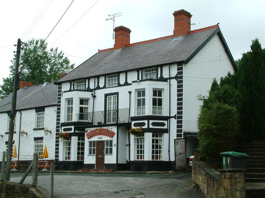 Queens Hotel - Cefn Mawr. (Pub, External). Published on 10-01-2013