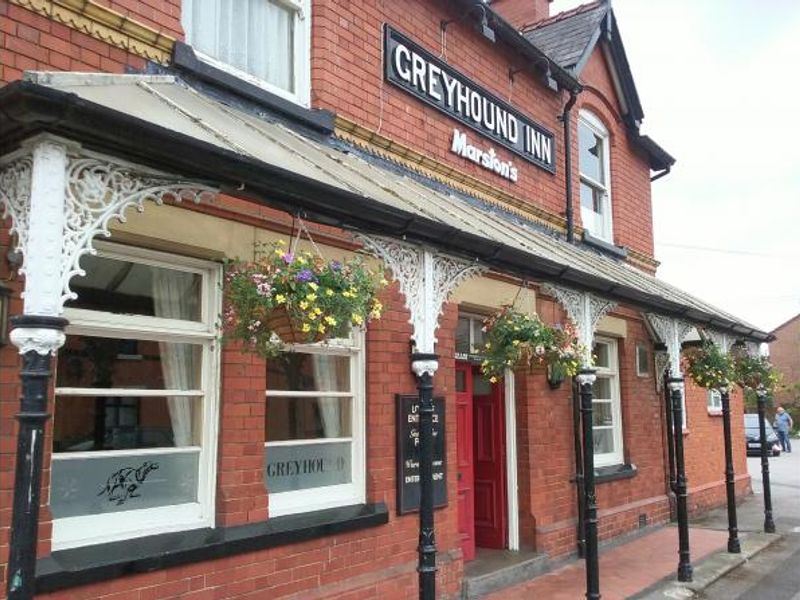 Greyhound front. (Pub, External). Published on 06-06-2016