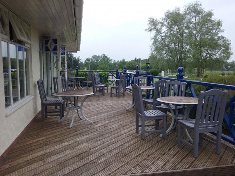 Decking. (Garden). Published on 06-06-2016