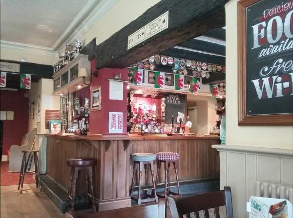 Bar. (Bar). Published on 06-06-2016