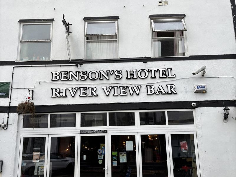 Benson's Hotel River View Bar. (Key). Published on 25-10-2025