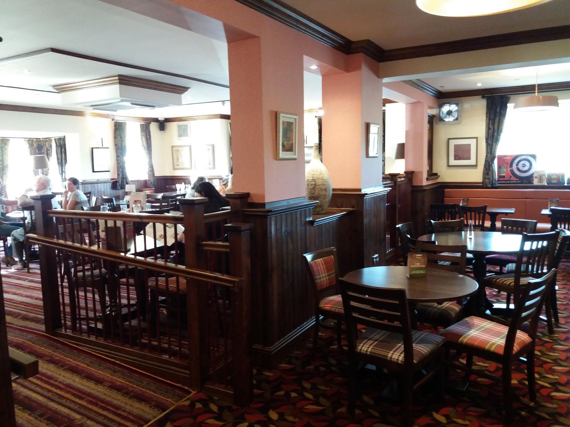 Seating. (Restaurant). Published on 13-06-2018