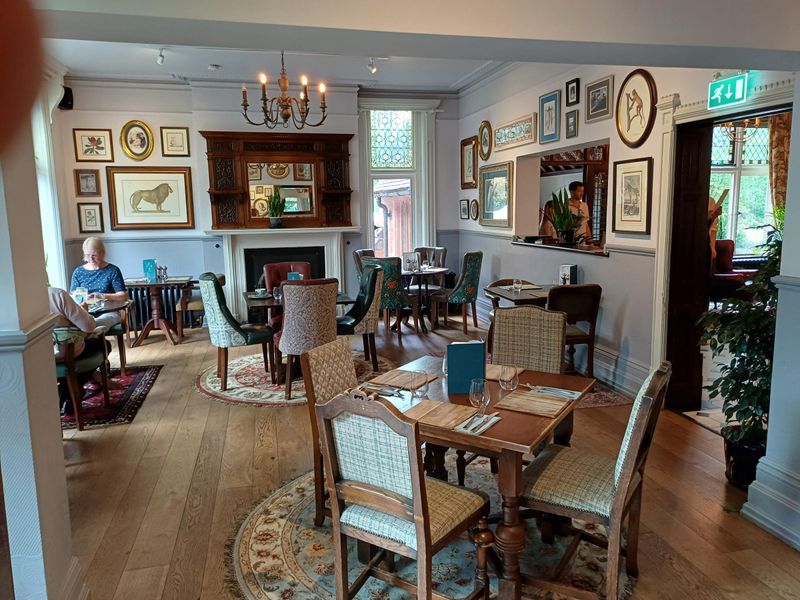 (Pub, Restaurant). Published on 04-10-2024 
