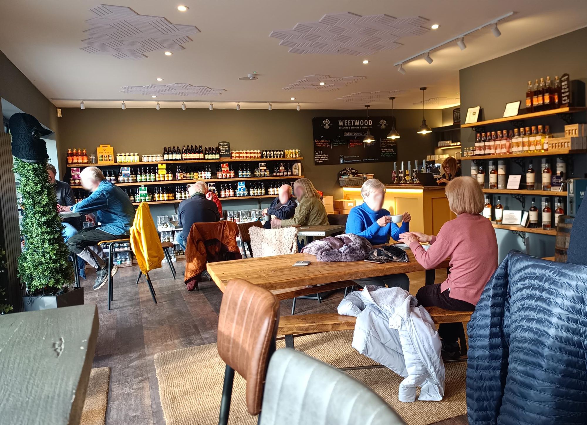 Interior. (Bar, Customers). Published on 20-02-2026