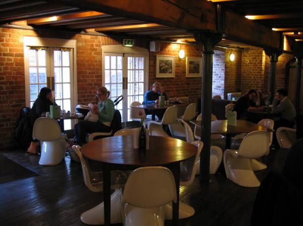 Lounge. Published on 06-03-2015
