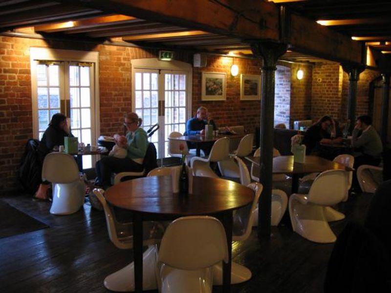 Lounge. Published on 06-03-2015