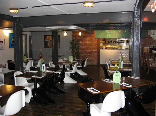 Dining Room. (Restaurant). Published on 06-03-2015