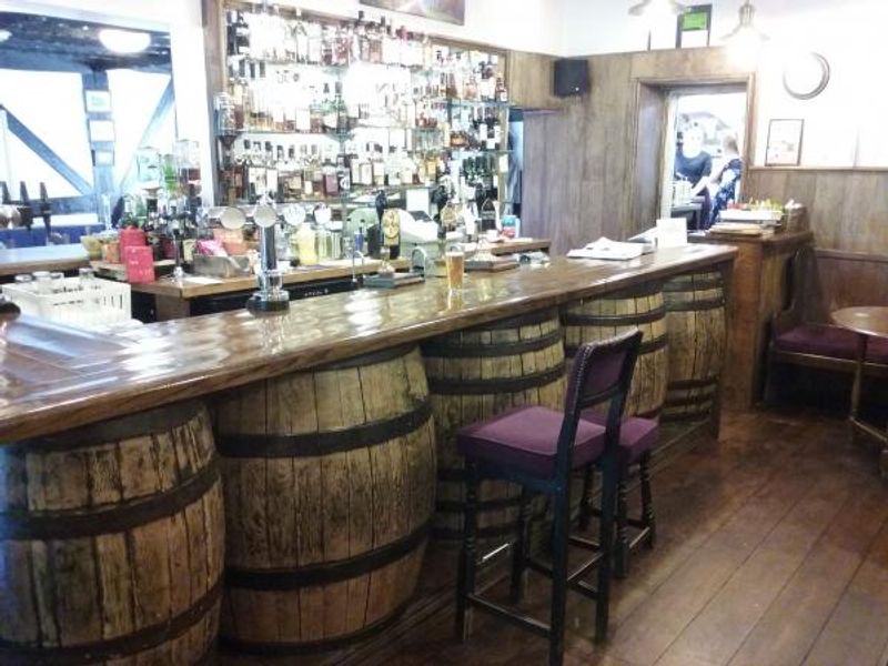 Bar. (Bar). Published on 08-06-2015