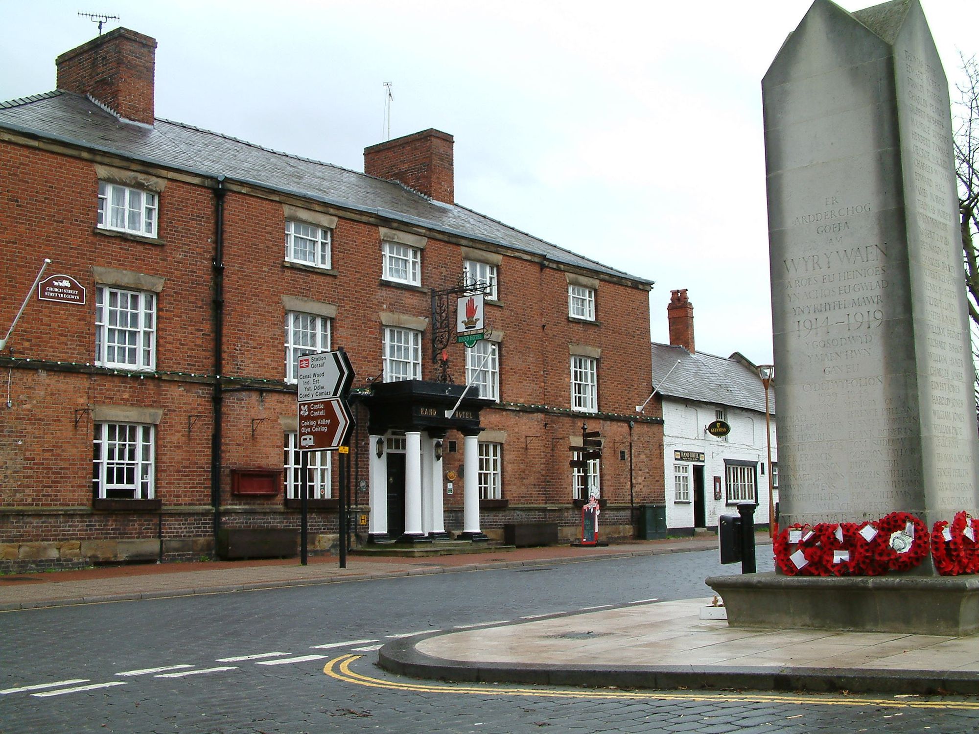Hand Hotel - Chirk. (Pub, External). Published on 30-01-2013