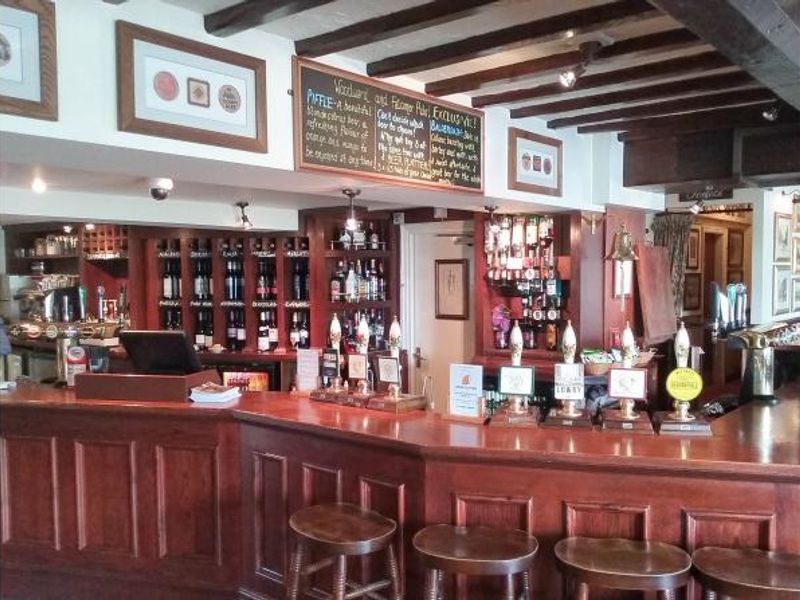 Bar. (Bar). Published on 24-06-2016 