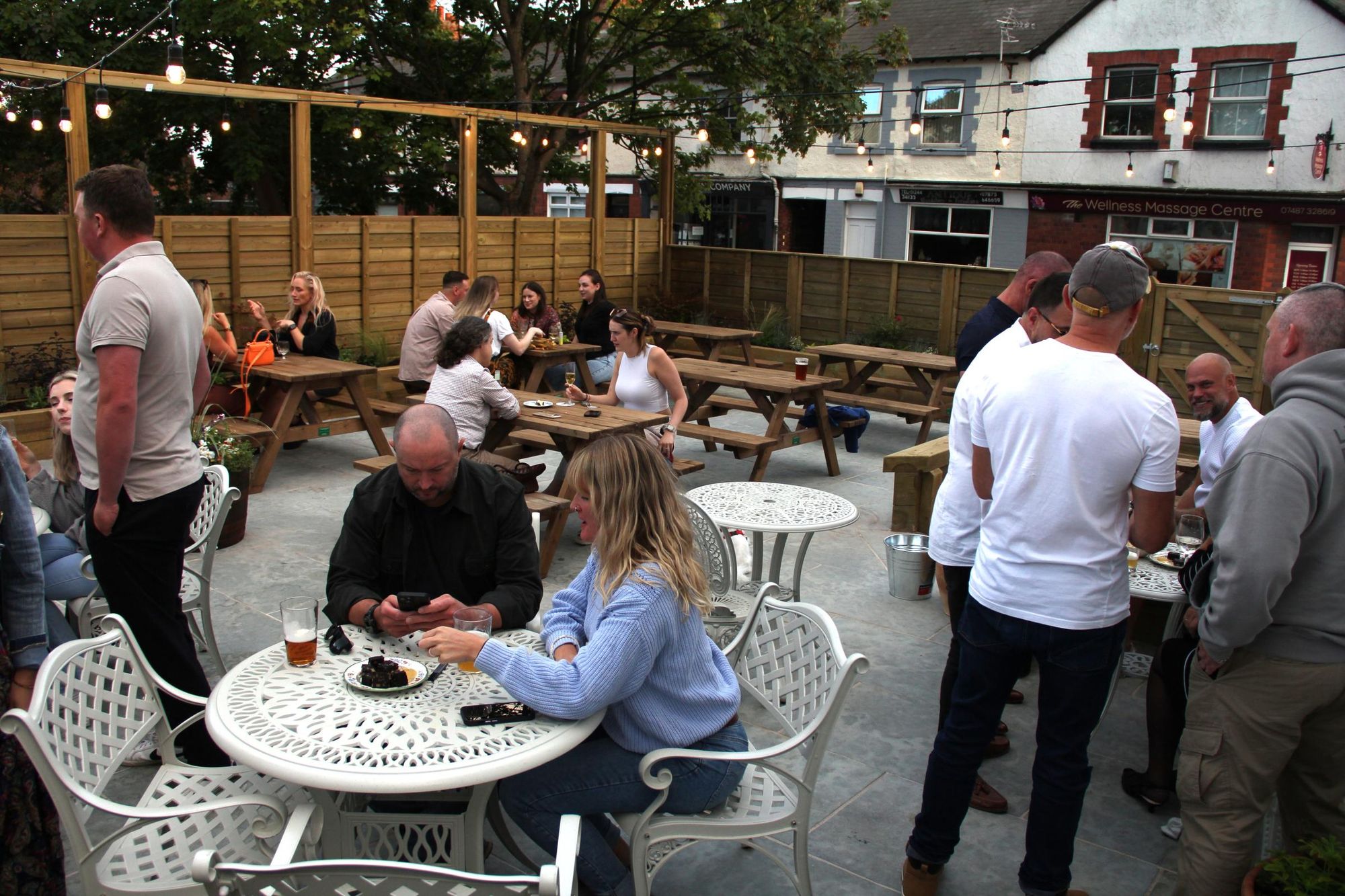 The Jolly Gardeners Garden Area. (Pub, Garden, Customers). Published on 09-08-2025