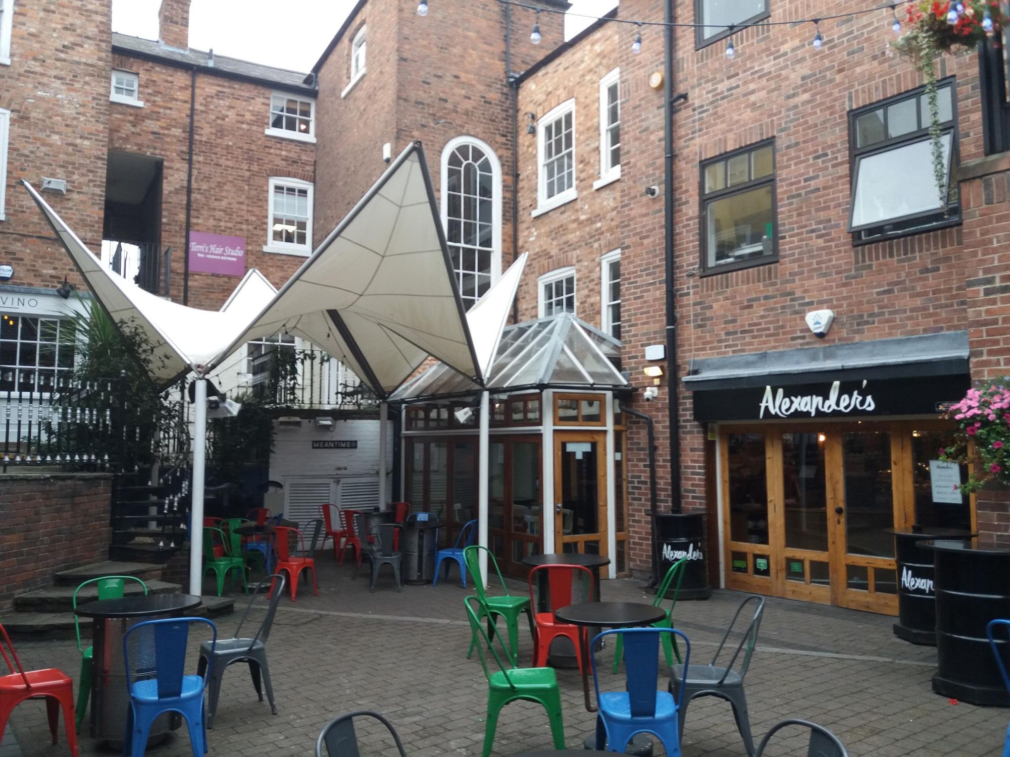 Alexanders Live. (Pub, External, Key). Published on 24-09-2017