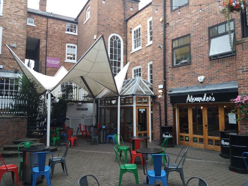 Alexanders Live. (Pub, External, Key). Published on 24-09-2017
