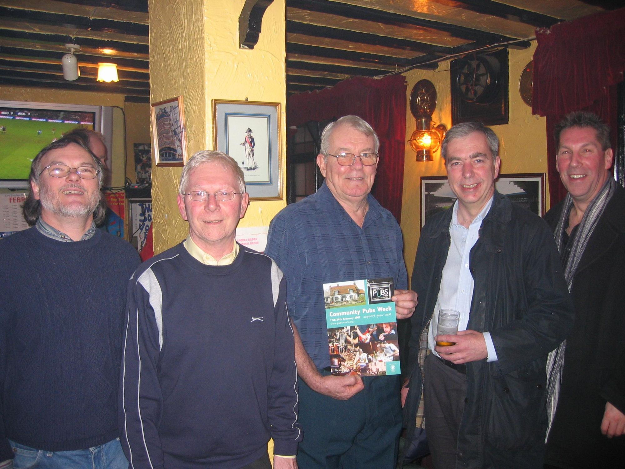 Joe with CAMRA chairman 2005. (Publican). Published on 27-09-2017