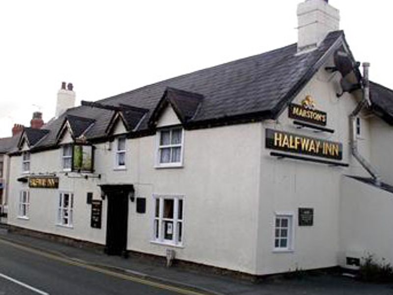 Halfway Inn - Caergwrle. (Pub, External). Published on 10-01-2013