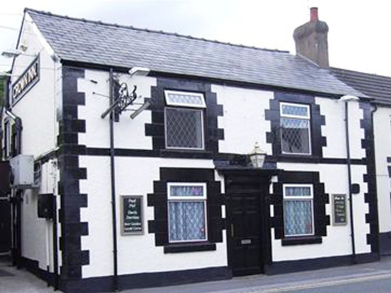 Crown Inn - Caergwrle. (Pub, External). Published on 10-01-2013 