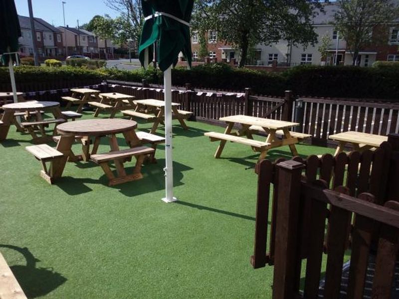 Outside seating. (Garden). Published on 22-05-2016 