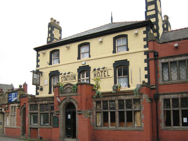Station Hotel - Ellesmere Port. (Pub, External). Published on 04-03-2013