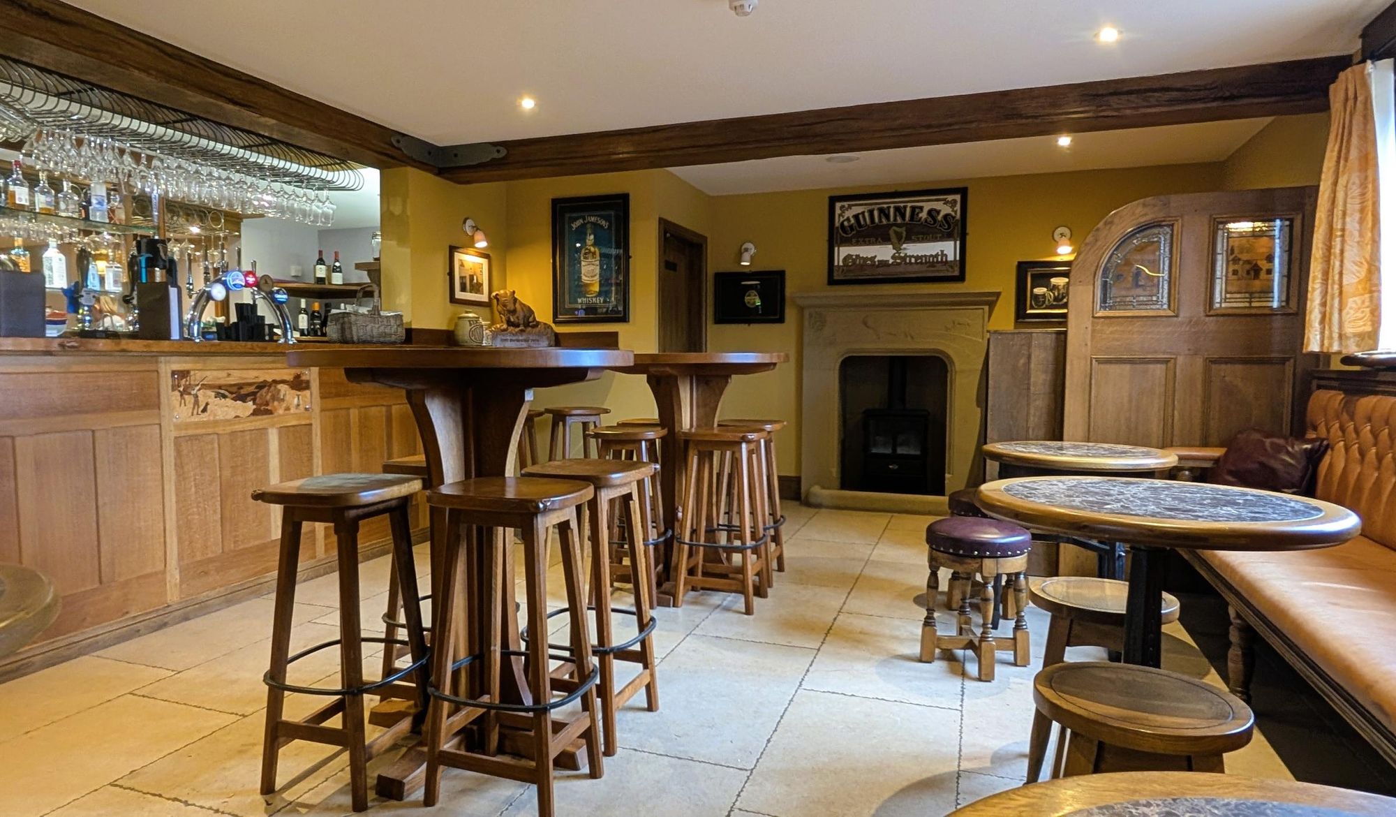 drinkers' bar. (Bar). Published on 20-10-2026